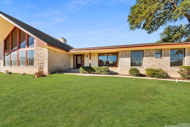 view of front of house with a front lawn