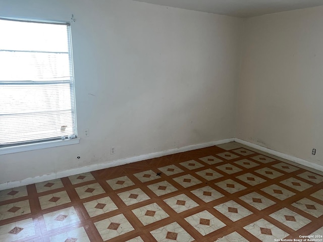 spare room featuring light tile patterned floors