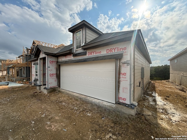 view of front facade featuring a garage