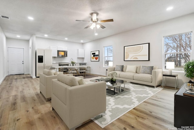 1206 W Hein Rd, San Antonio, TX 78220 - living area featuring a ceiling fan, light wood-type flooring, baseboards, visible vents, and recessed lighting