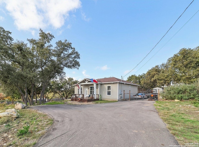 view of front of property