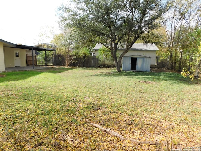 view of yard with a storage unit