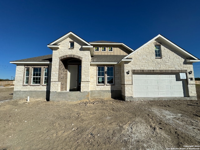 view of front facade featuring a garage