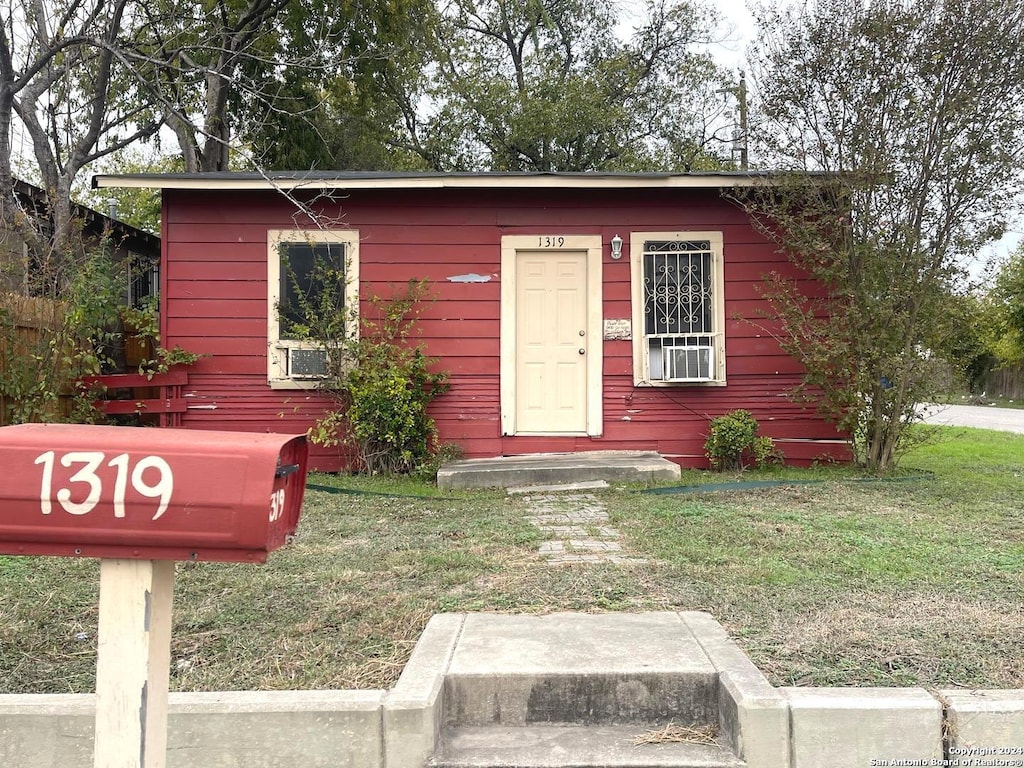 bungalow-style home with a front lawn