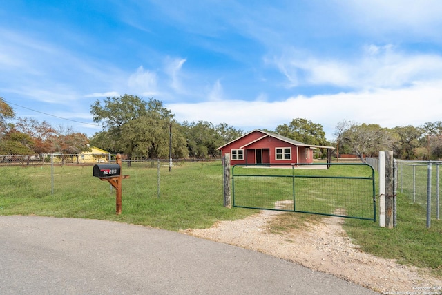 view of property's community featuring a yard