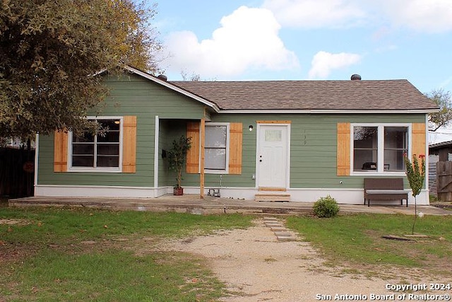 view of front of property with a front lawn