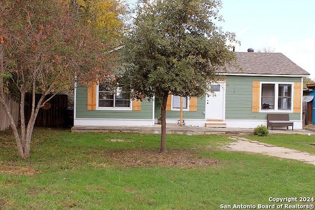 view of front of home with a front lawn