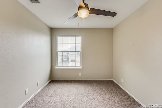 carpeted empty room featuring ceiling fan