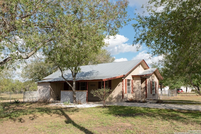 view of front of home with a front lawn