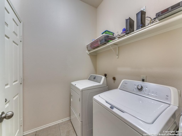 laundry area featuring light tile patterned floors and independent washer and dryer