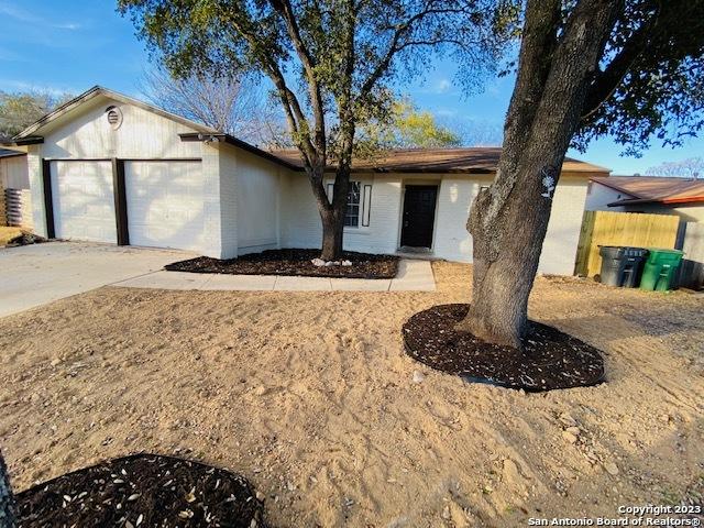 ranch-style home featuring a garage