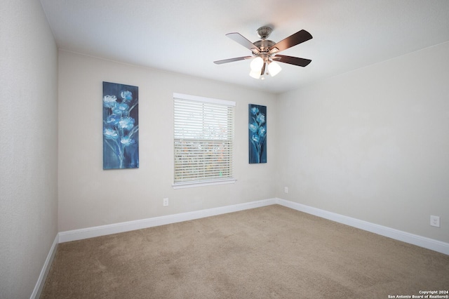 carpeted empty room featuring ceiling fan