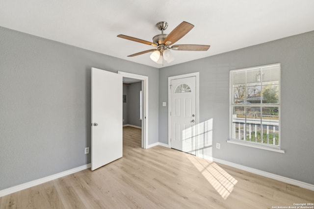 unfurnished room featuring light hardwood / wood-style floors and ceiling fan