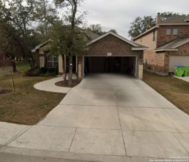 view of front facade featuring a garage and a front lawn