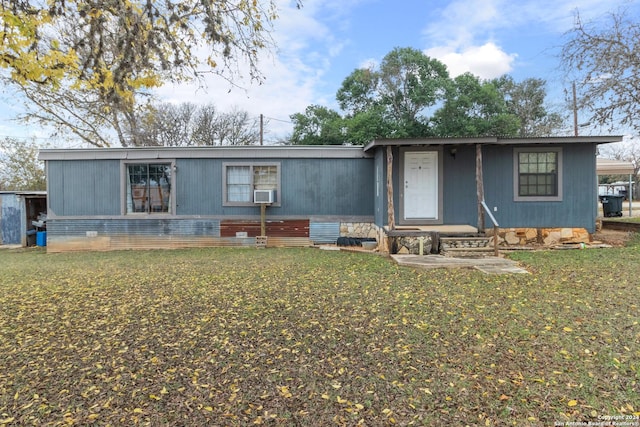 view of front of property featuring a front yard and cooling unit