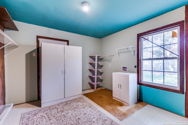 laundry area featuring light tile patterned floors and hookup for a washing machine