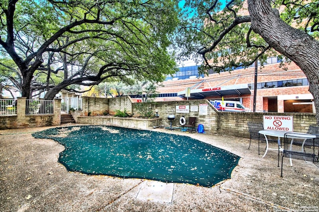 view of swimming pool