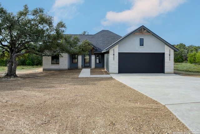 view of front facade featuring a garage