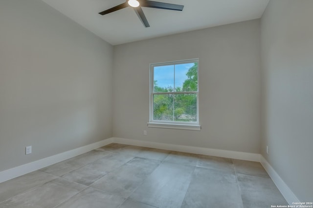 unfurnished room featuring ceiling fan