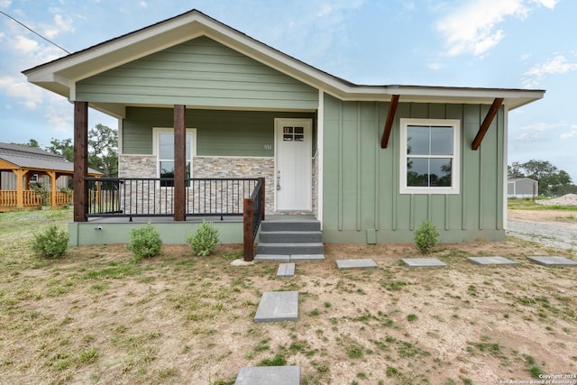 view of front facade featuring covered porch