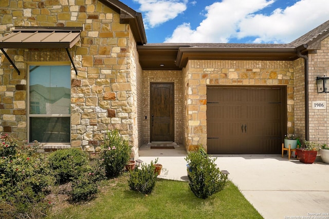 property entrance featuring a garage