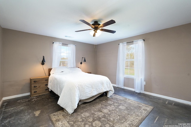 bedroom with ceiling fan