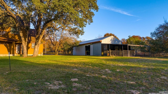 view of yard with an outdoor structure