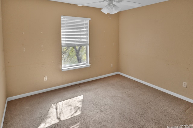 unfurnished room with carpet flooring and ceiling fan