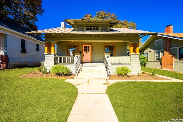 view of front facade with a porch and a front lawn