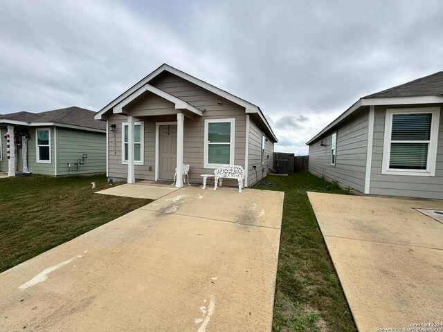 view of front of property with a front lawn and a patio area