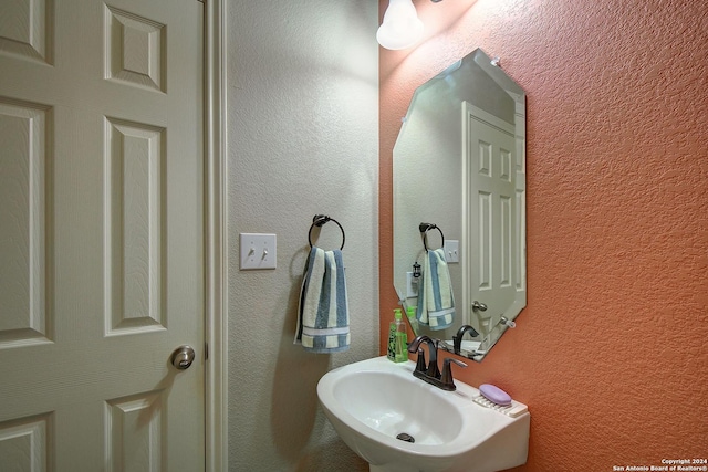 bathroom with sink