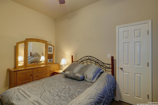 bedroom with ceiling fan