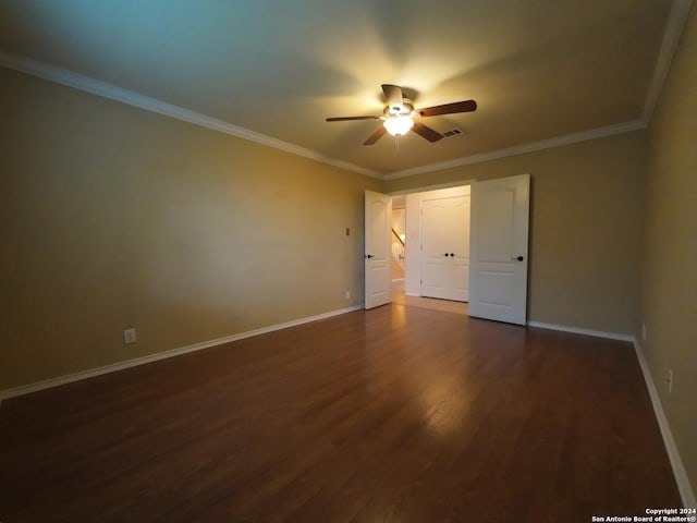 unfurnished bedroom featuring ceiling fan, dark hardwood / wood-style floors, and crown molding