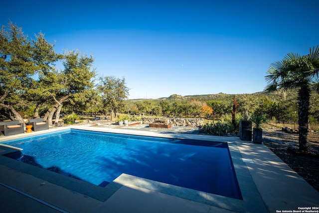 view of swimming pool