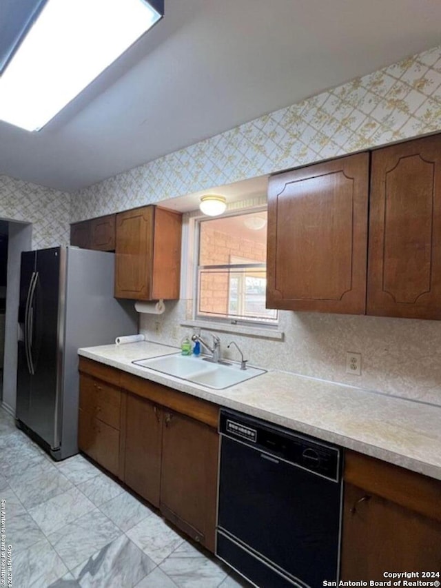 kitchen featuring sink, stainless steel fridge, and dishwasher