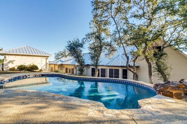 view of swimming pool