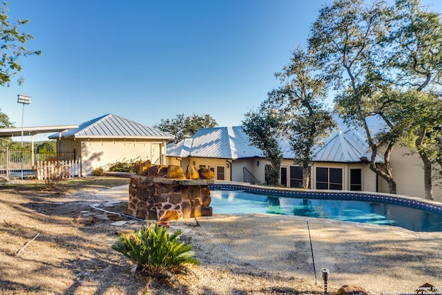 view of swimming pool