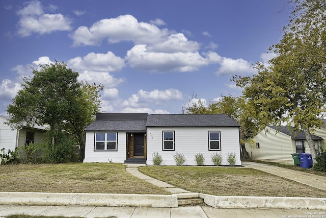 view of front of house with a front yard