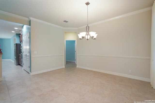 empty room with ornamental molding and a notable chandelier