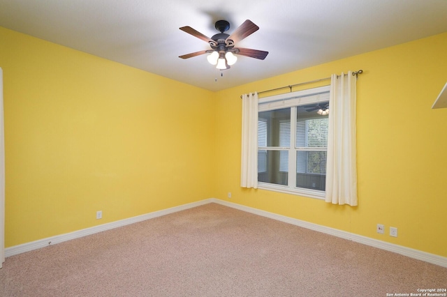 carpeted empty room featuring ceiling fan