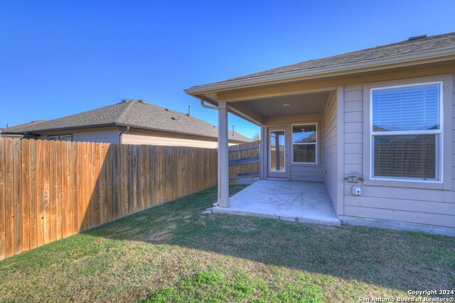 view of yard with a patio area