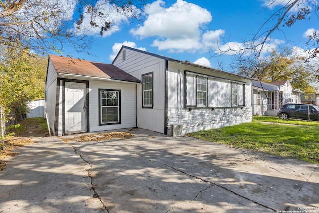 exterior space featuring a front lawn