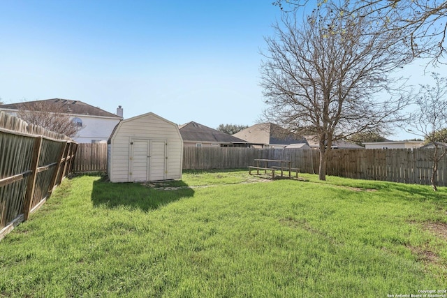 view of yard with a storage unit