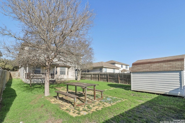 view of yard with a shed