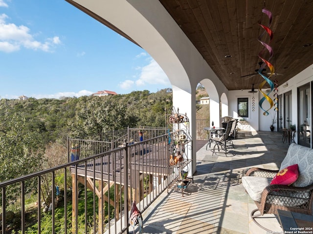 balcony with ceiling fan