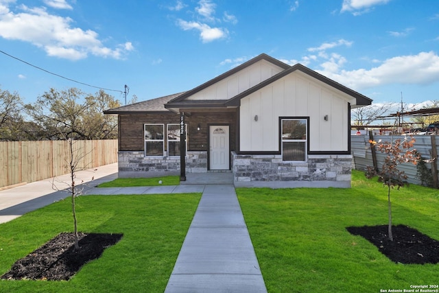 view of front of house with a front yard