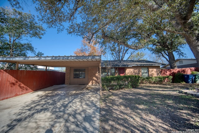 view of front facade featuring a carport