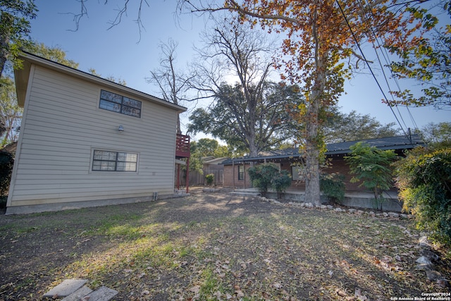 exterior space featuring a lawn