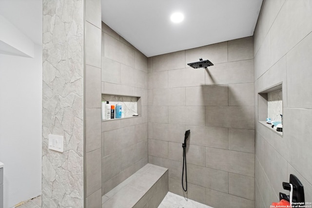 bathroom featuring tiled shower