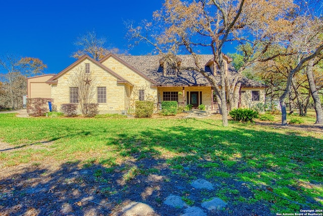 view of front facade with a front lawn